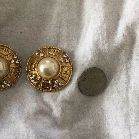 Large Chanel earnings - Picture 5 of 5